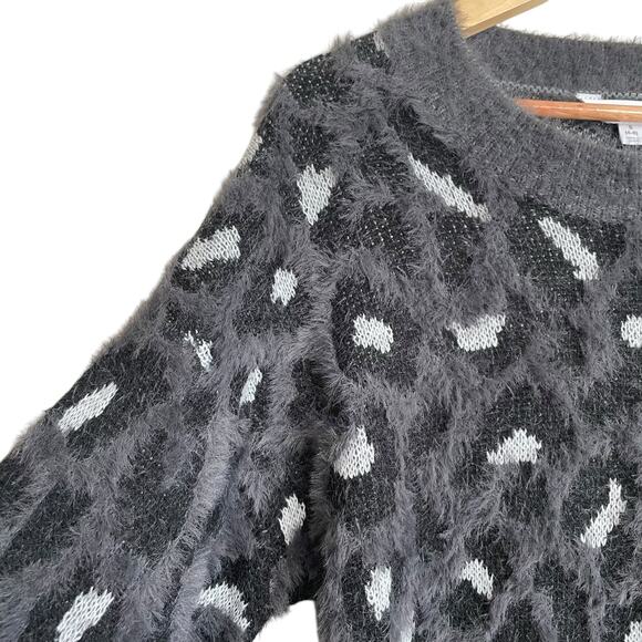 Time & Tru Women Tunic Sweater S Gray Animal Print Fuzzy Soft Academia Travel - Picture 4 of 10